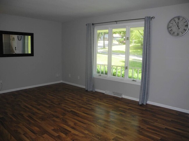 Building Photo - 621 Seven Nations Dr