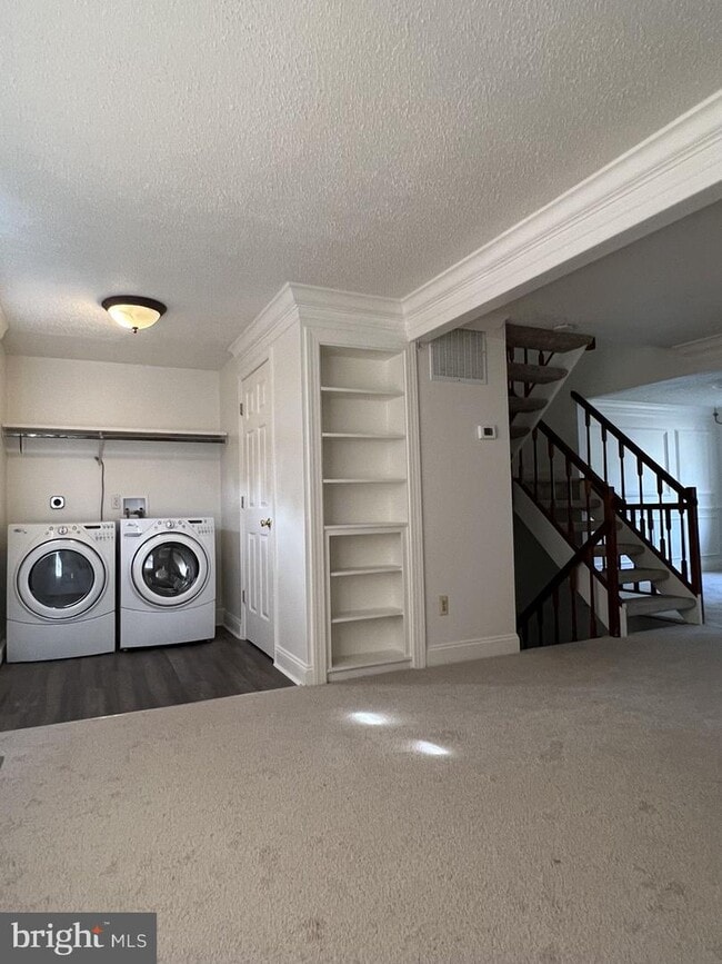Building Photo - 3329 Wyndale Ct