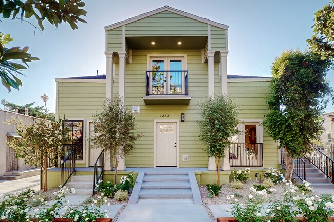 Building Photo - 1233 N Citrus Ave