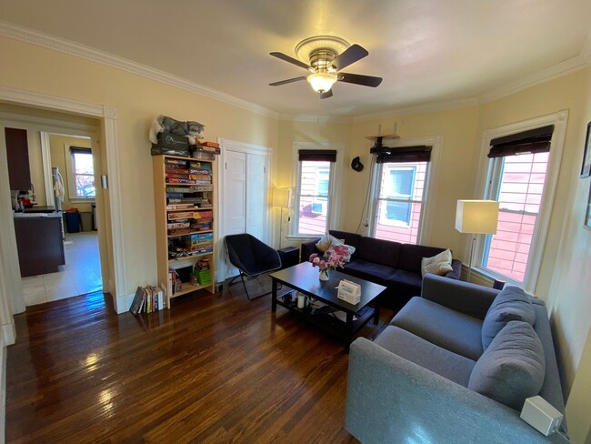 Foto del edificio - HOT SOMERVILLE LISTING