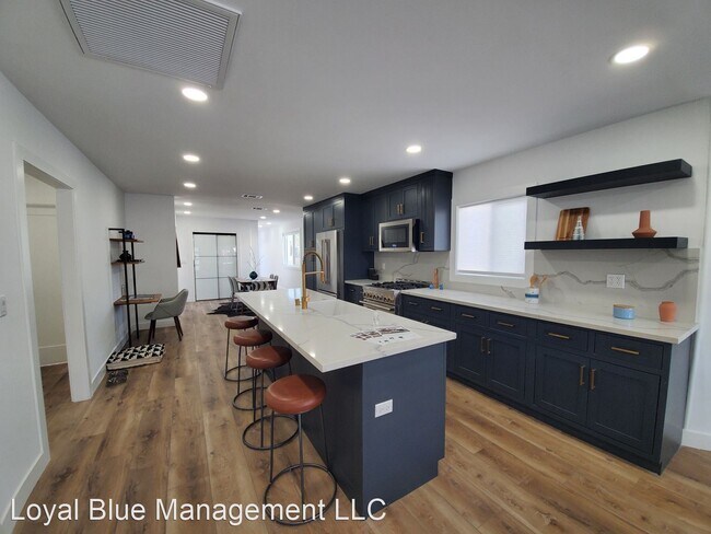 Building Photo - 4 br, 2 bath House - 3427 S Victoria Avenue