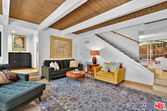 Building Photo - 6537 Green Valley Cir
