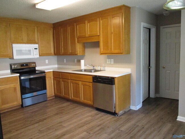 Building Photo - 106 Lonesome Ct