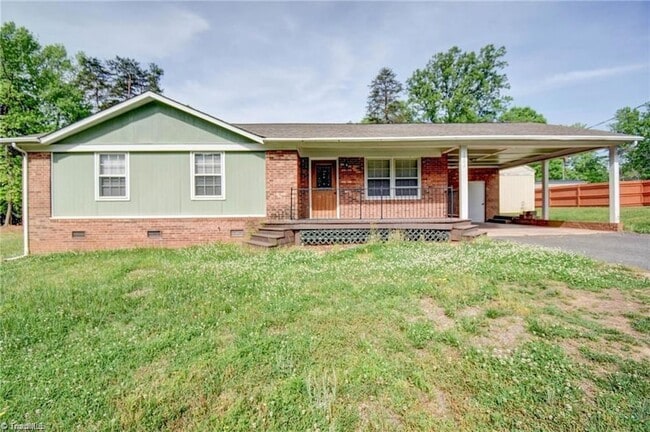 Building Photo - 1002 Phineas Dr