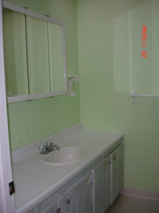 Building Photo - 451 Dela Vina Ave