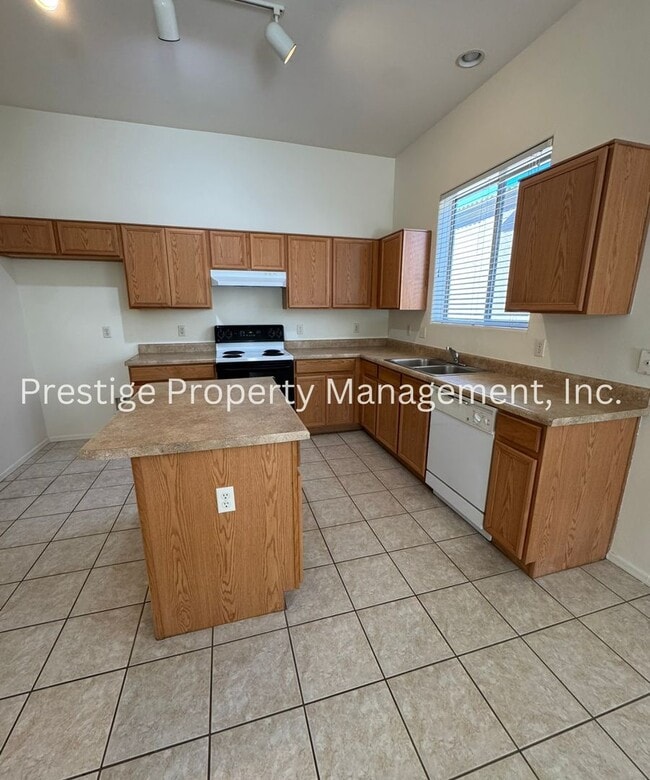 Building Photo - 3/2 Spacious Vail Home, Must See!