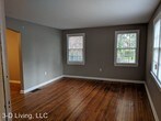 Primary Photo - 1306 E Victory Dr