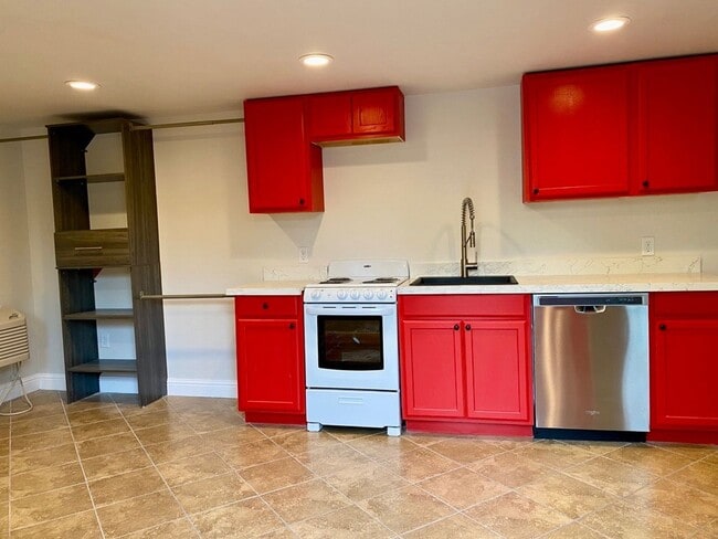 7916-18 Hickory - 7916-18 Hickory Apartment