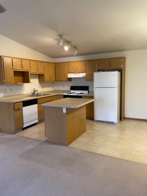 Building Photo - 2247 Samantha St
