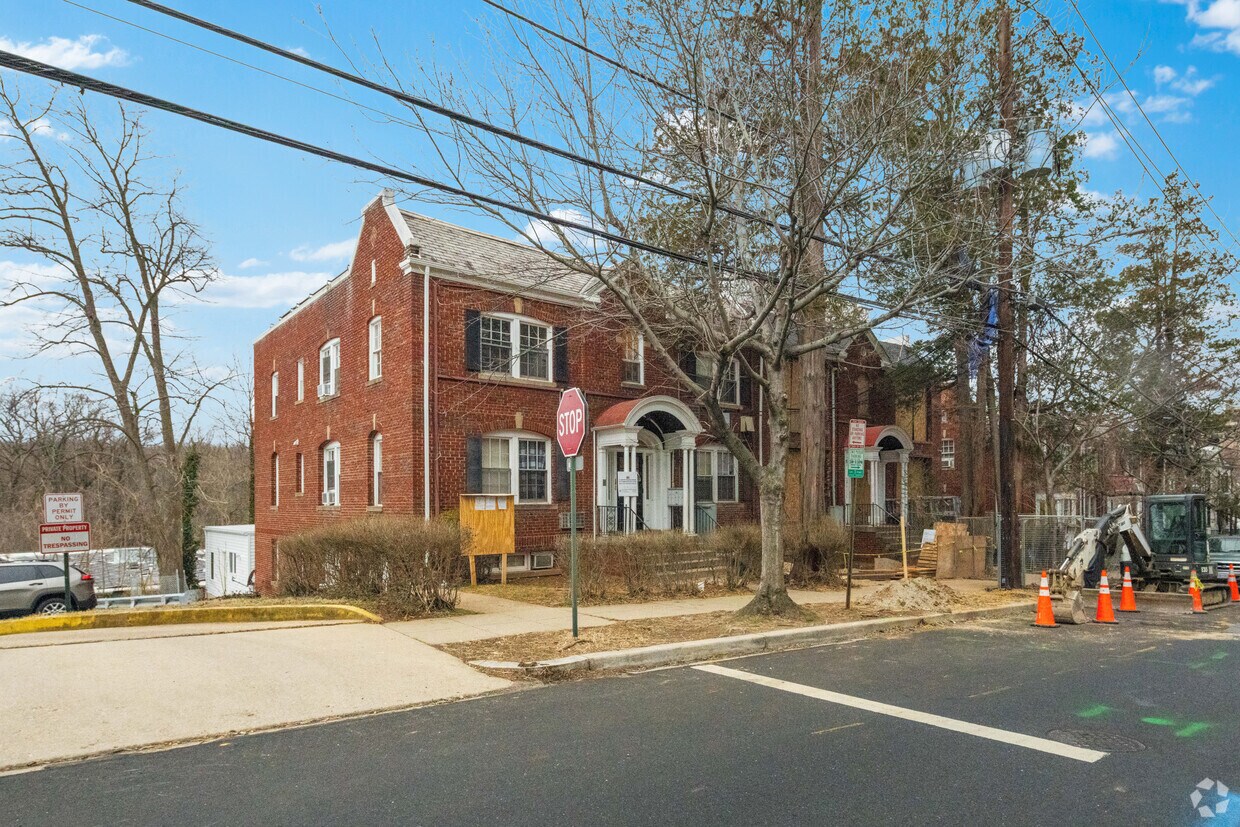 2504 Calle 41 Noroeste - 2504 41st St NW