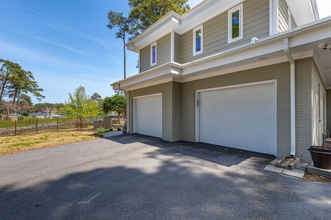 Building Photo - Welcome to the stunning Birdneck Point/Wat...