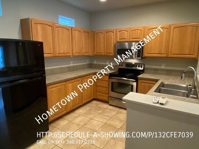 Building Photo - 3 bdrm in Edgewater -- Avail NOW!