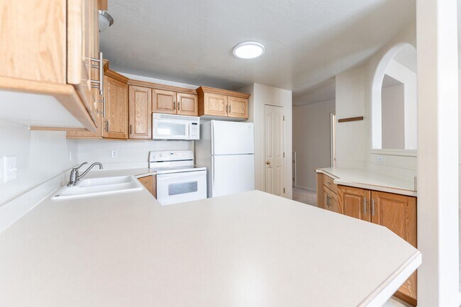 Building Photo - 827 S 150 E