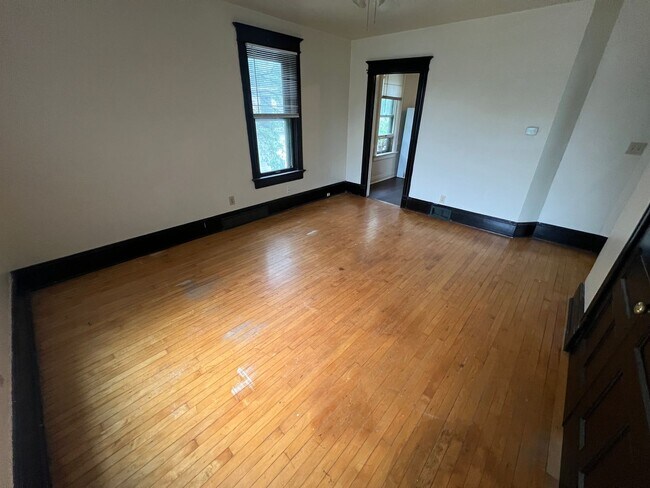 Foto del edificio - 621 E Locust St