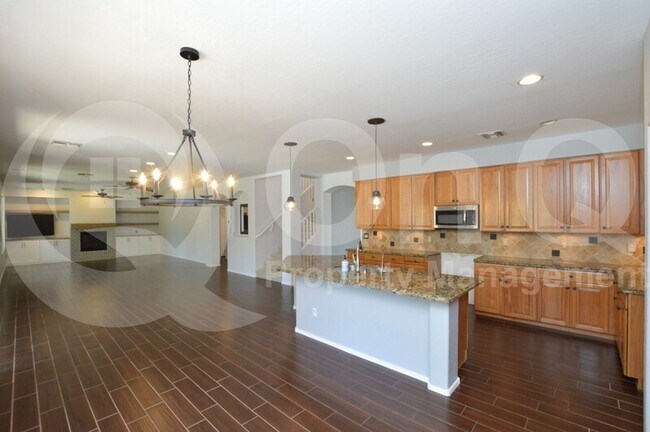 Building Photo - 857 E Carla Vista Dr