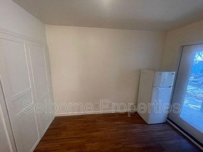 Building Photo - 522 41st St
