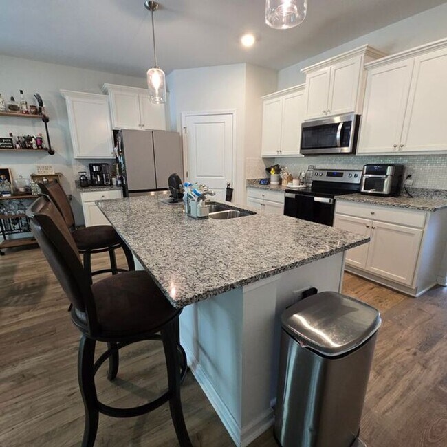 Building Photo - Home in Watergrass Community
