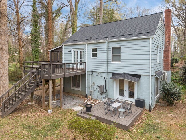 Foto del edificio - Charming 1 Bed, 1 Bath Duplex with Office/Flex Space near Five Points, Downtown Raleigh