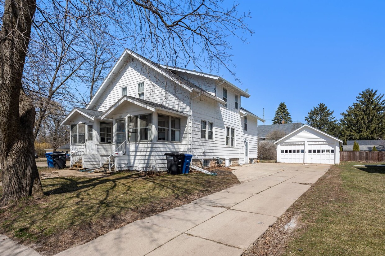 Primary Photo - W. 11th Ave