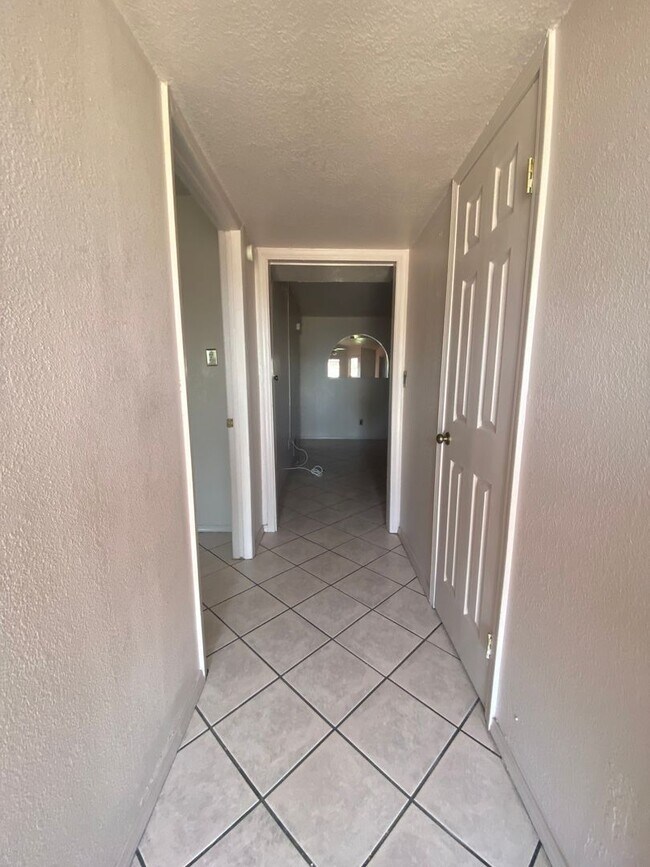 Foto del edificio - EASTSIDE HOME FOR RENT