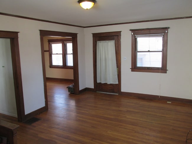 Building Photo - 1206 SW Boswell Ave