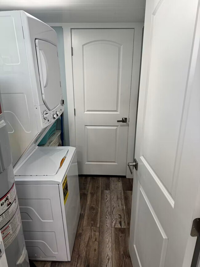 Foto del edificio - 3839 Sandstone Ct