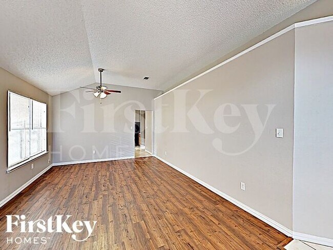 Foto del edificio - 3955 Cypress Gardens Dr