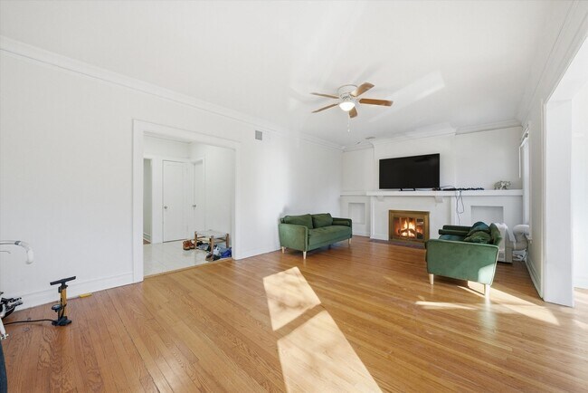 Foto del edificio - 5210 S Ingleside Ave
