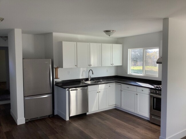 Building Photo - 2 bed, 2 bath Country Property
