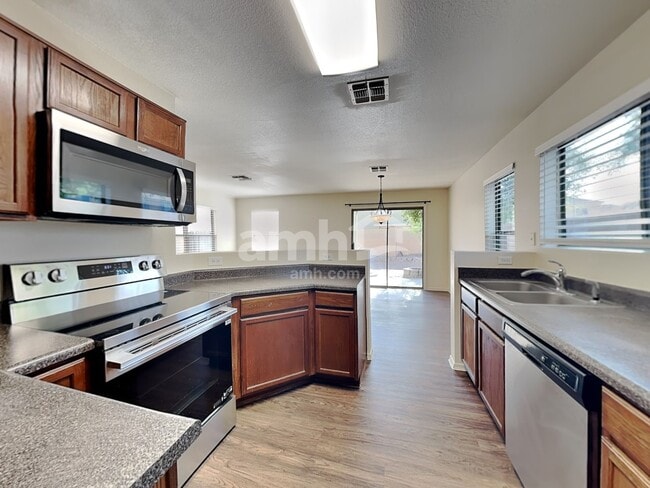 Building Photo - 9680 N 82nd Ln