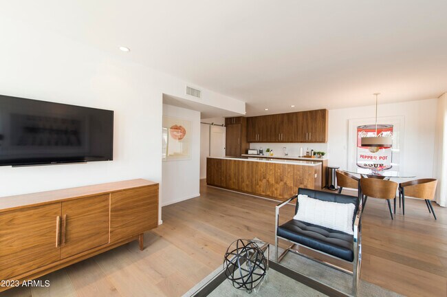 Foto del edificio - 7319 E Northland Dr