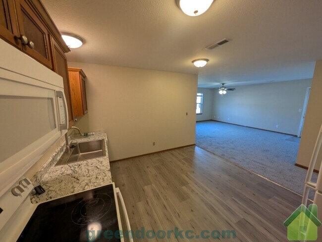 Foto del edificio - 1107 Fall Meadow Ln