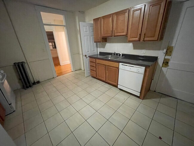 Foto del edificio - Huge 4-BED 2-BATH Union Square ALLSTON