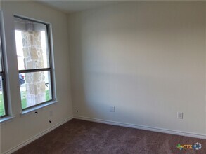 Building Photo - 4001 Woodside Dr