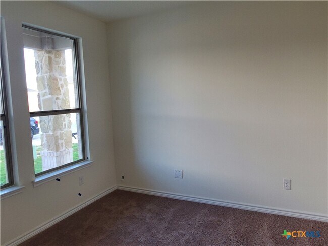 Foto del edificio - 4001 Woodside Dr