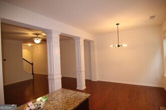 Building Photo - 5850 Vinyard Ln