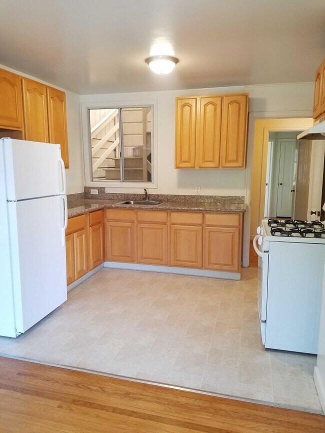 Building Photo - 2 bedroom in San Francisco CA 94122
