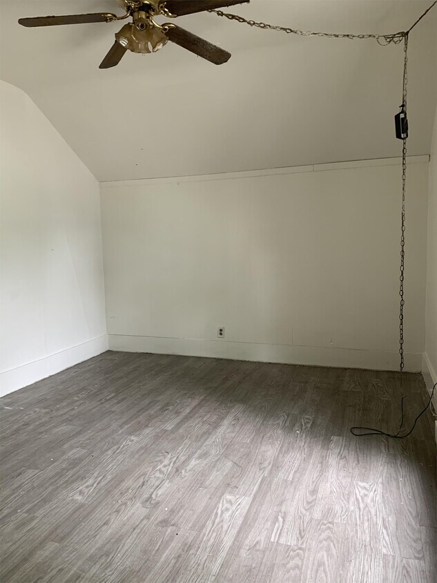 611 W Marion St Unit 1, Elkhart, IN 46516 Apartment for Rent in