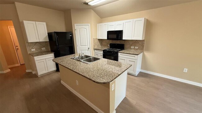 Building Photo - 804 Red Tails Dr