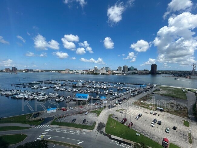 Foto del edificio - 1 Crawford Pkwy