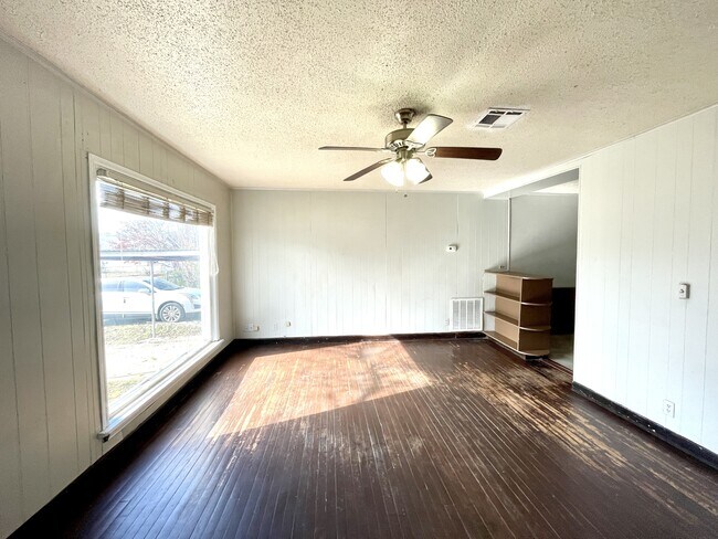 Foto del edificio - 111 5th Ave NW