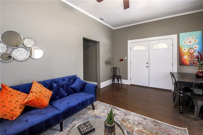 Foto del edificio - West Campus Cottage!