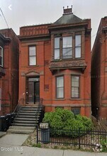 Building Photo - 552 Congress St