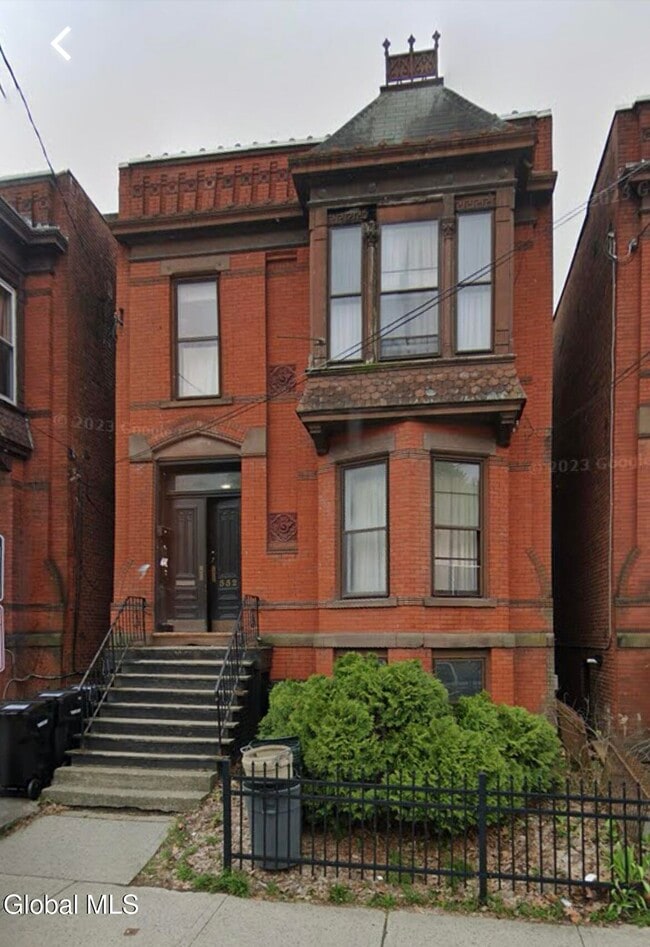 Building Photo - 552 Congress St