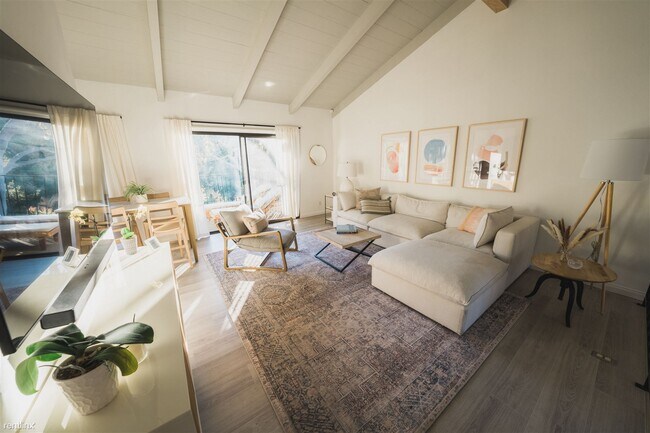 Foto del edificio - 2 br, 1.5 bath Condo - 1031 Miramonte Drive 2