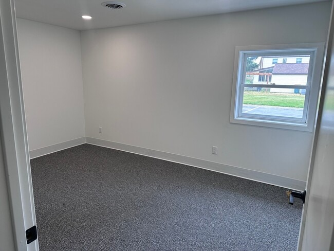 Building Photo - 6714 W Mequon Rd