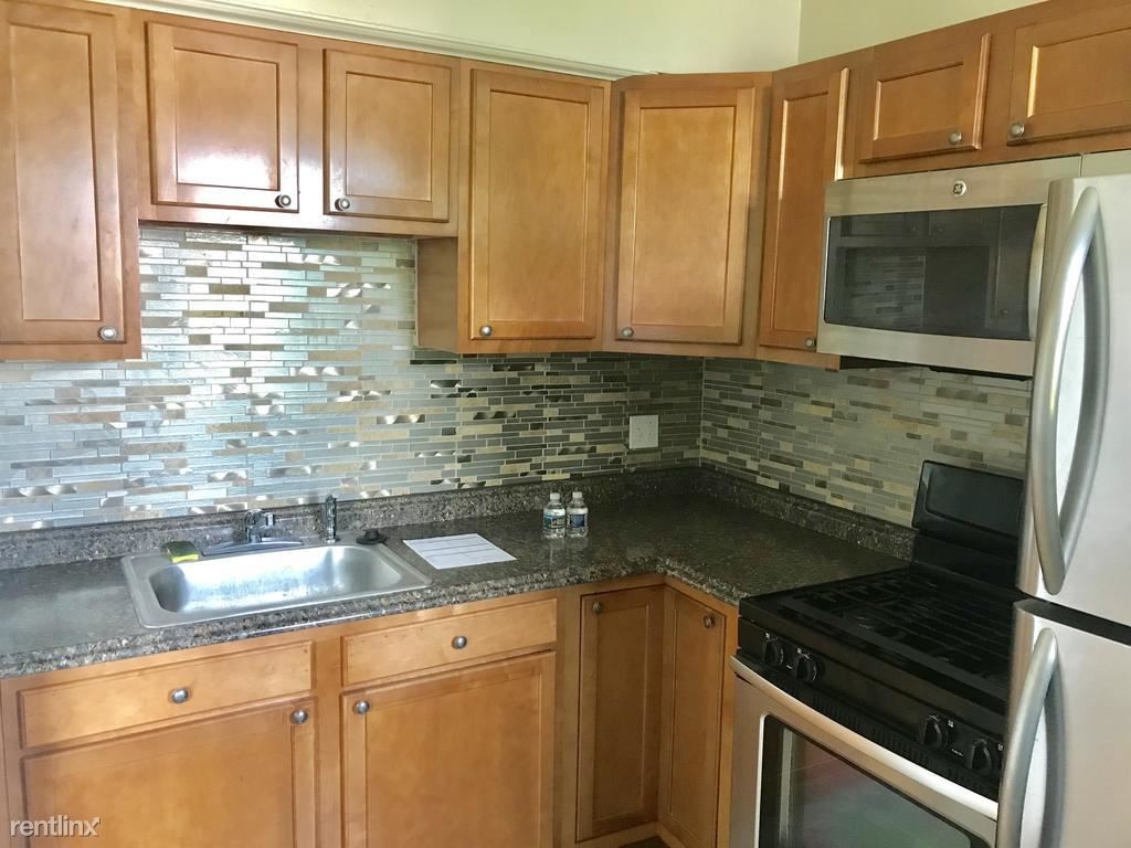 Foto principal - 1115 Cedarcroft Rd