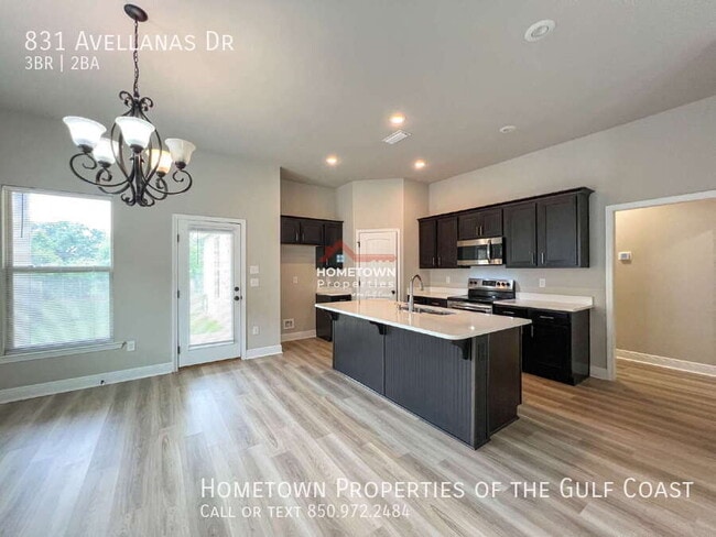 Building Photo - 831 Avellanas Dr