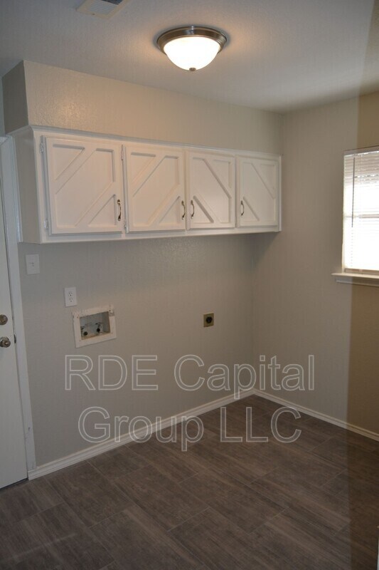 Foto del edificio - 4611 Rockland Dr