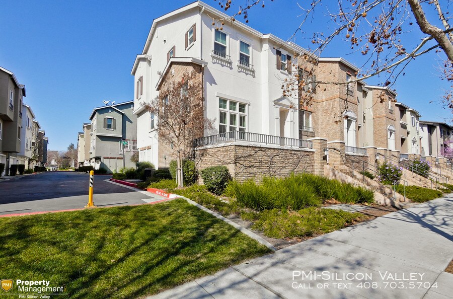 Foto principal - Awesome, Near New Home